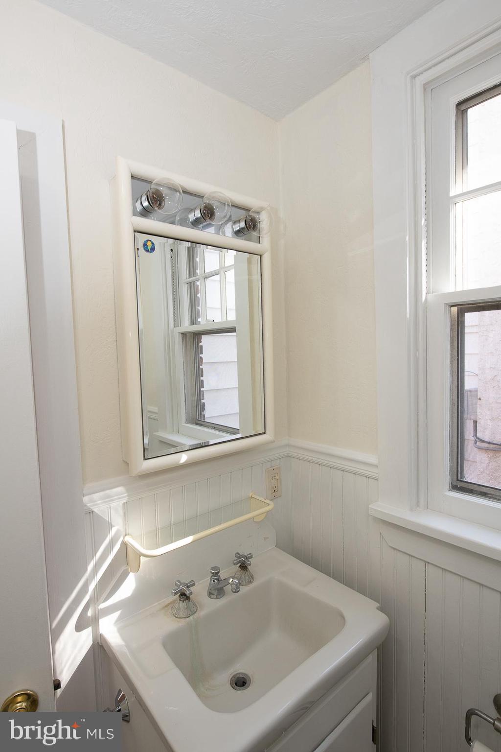 19 Meetinghouse Road Hatboro, PA 19040 - Photo 25 of 62 Cottage Full Bathroom