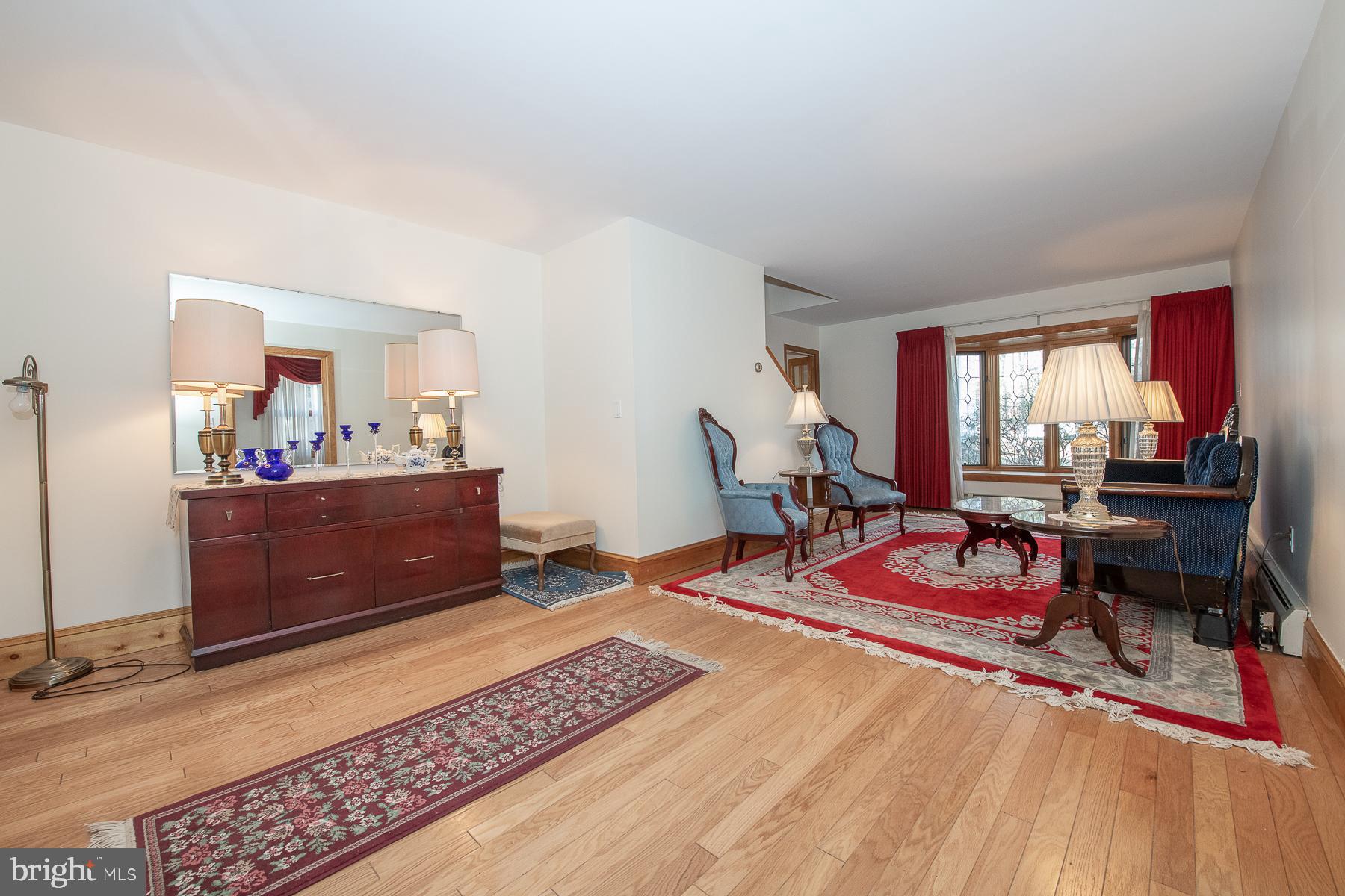 19 Meetinghouse Road Hatboro, PA 19040 - Photo 32 of 62 White House Living Room