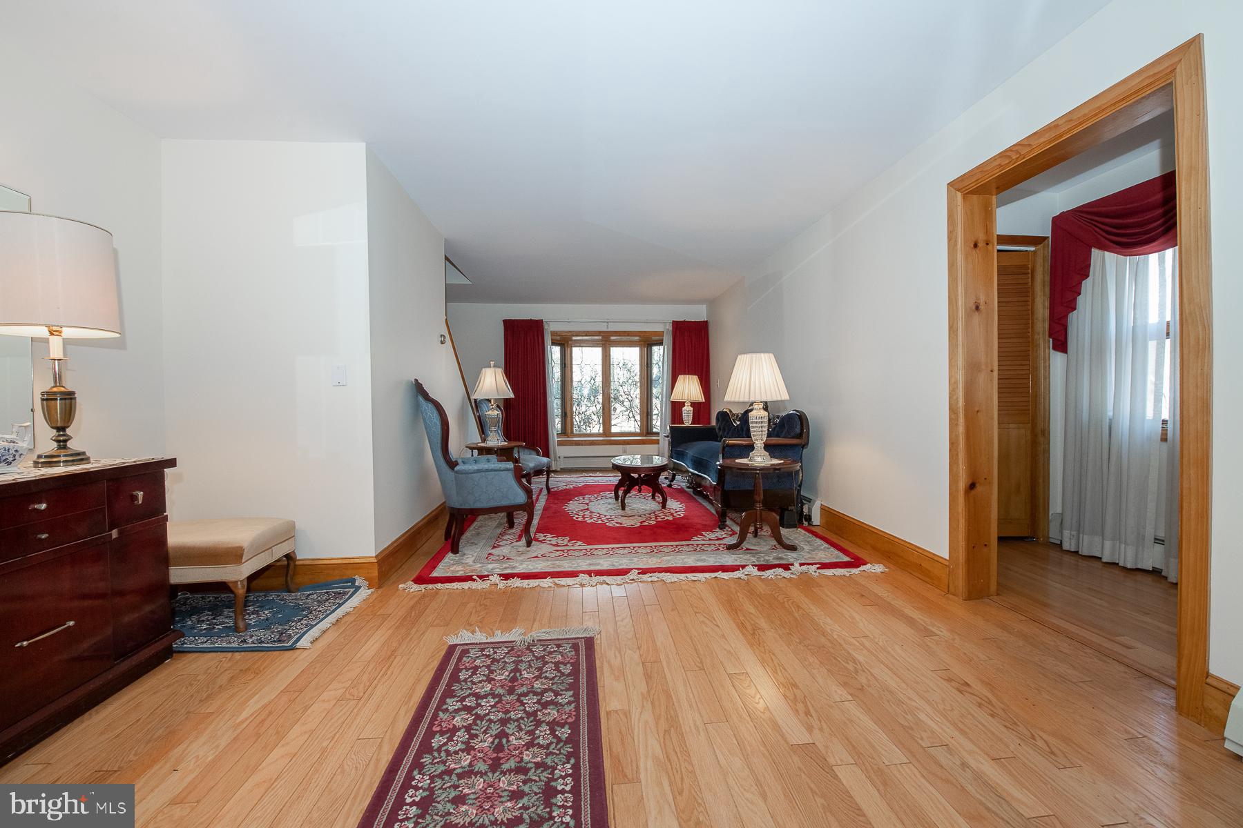 19 Meetinghouse Road Hatboro, PA 19040 - Photo 33 of 62 White House Living Room