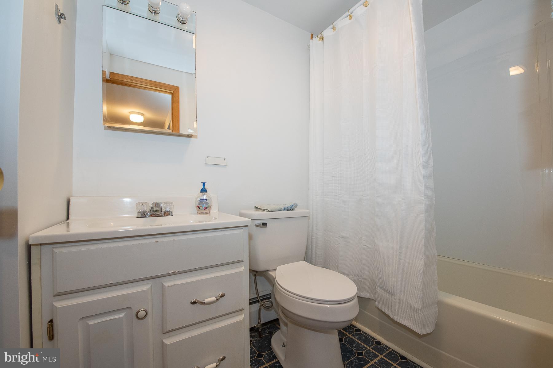 19 Meetinghouse Road Hatboro, PA 19040 - Photo 42 of 62 White House Full Bathroom - main level