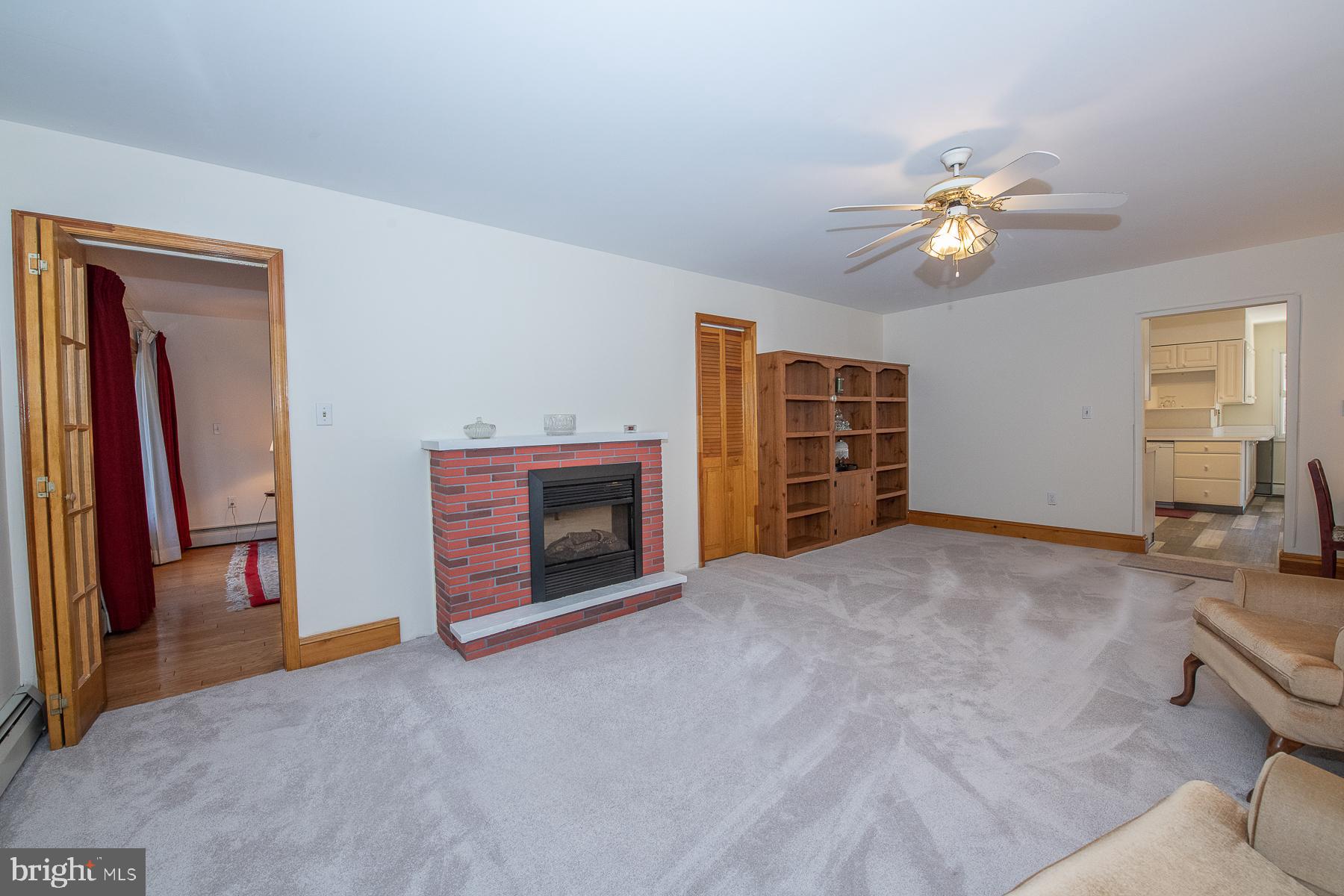 19 Meetinghouse Road Hatboro, PA 19040 - Photo 43 of 62 White House Family Room