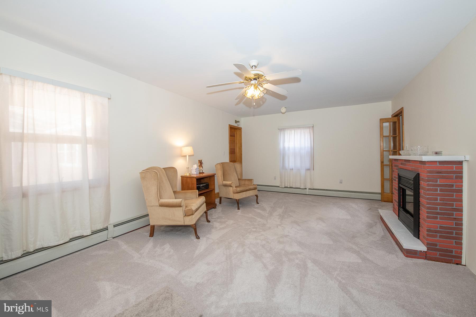 19 Meetinghouse Road Hatboro, PA 19040 - Photo 44 of 62 White House Family Room