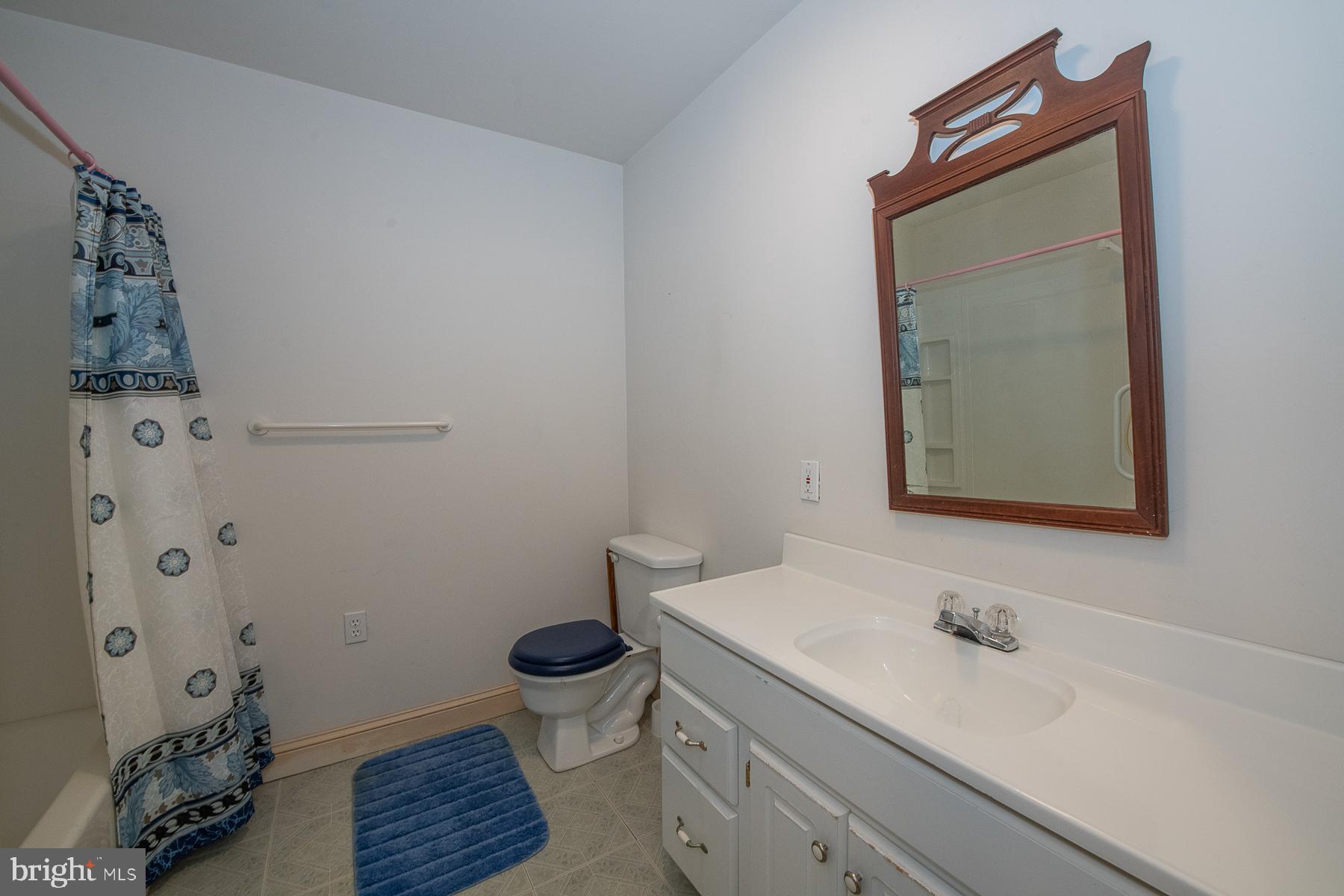 19 Meetinghouse Road Hatboro, PA 19040 - Photo 52 of 62 White House - Full Bathroom