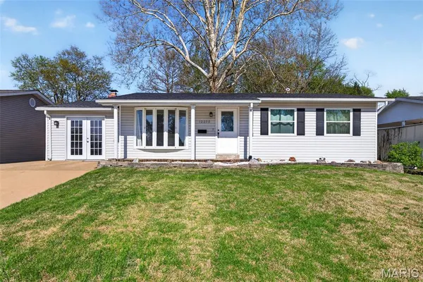 $305,000 | 12030 Bennington Place, Maryland Heights, MO 63043