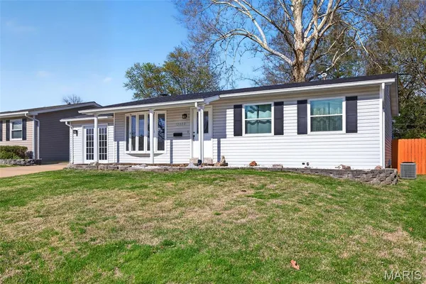 $305,000 | 12030 Bennington Place, Maryland Heights, MO 63043