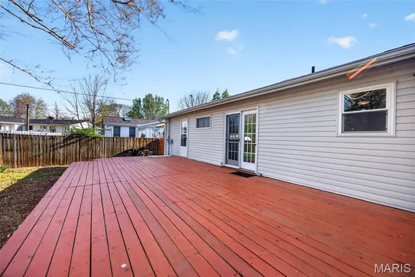 $305,000 | 12030 Bennington Place, Maryland Heights, MO 63043