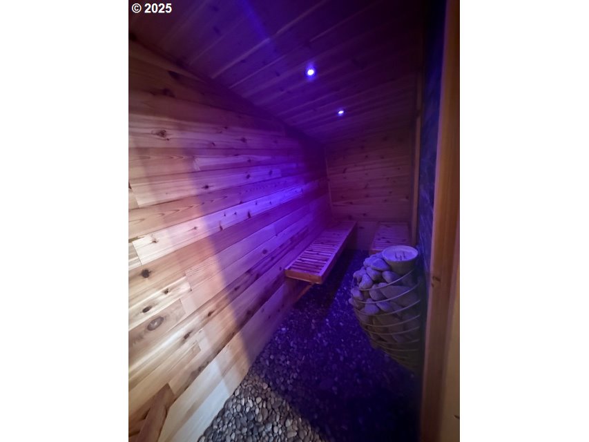 1604 Spring Brook Road Myrtle Creek, OR 97457 - Photo 25 of 47 Sauna