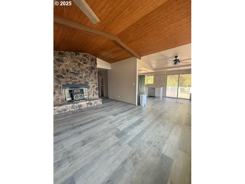 1604 Spring Brook Road Myrtle Creek, OR 97457 - Photo 8 of 47 Living Room