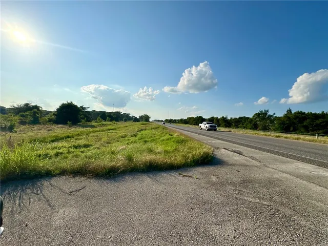 $120,000 | 6 And Cooper Lane, Calvert, TX 77837