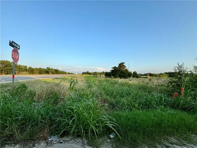 $120,000 | 6 And Cooper Lane, Calvert, TX 77837