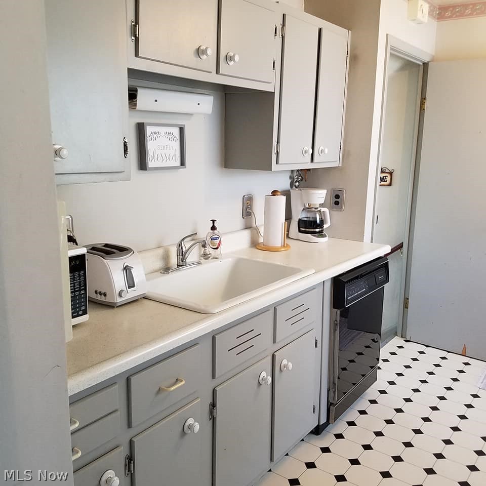 30321 Vineyard Road Willowick, OH 44095 - Photo 9 of 20