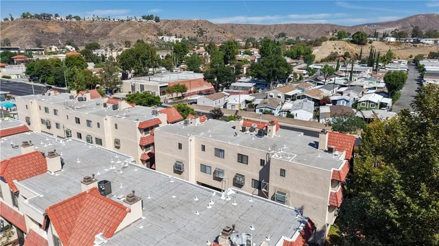 $459,999 | 27669 Ironstone Drive, Unit 3, Canyon Country, CA 91387