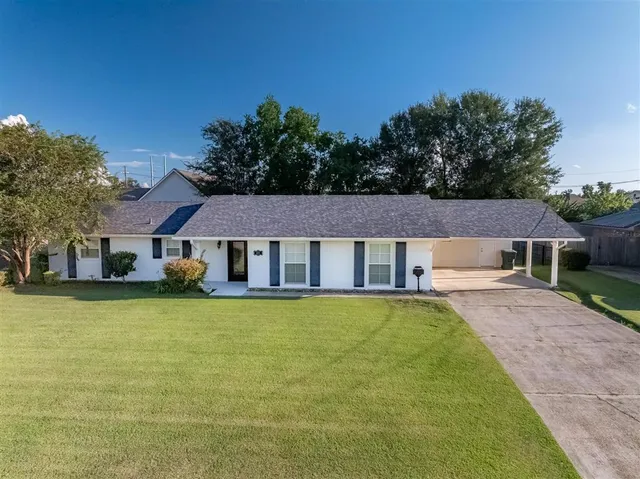 $225,000 | 809 Garden Lane, Lake Charles, LA 70605