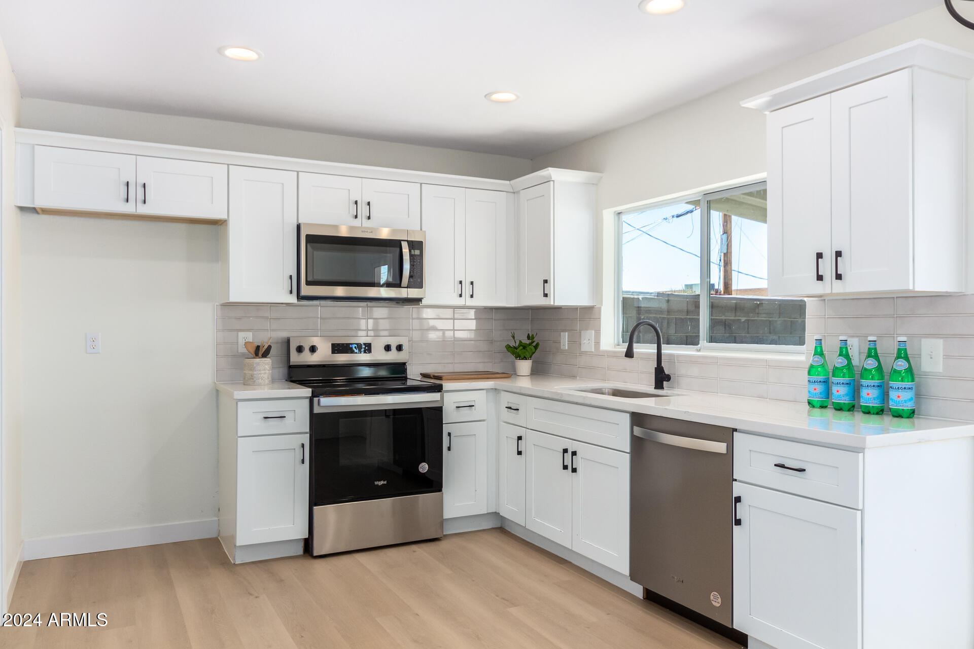 1882 South Papago Drive Apache Junction, AZ 85120 - Photo 3 of 15 3_Kitchen