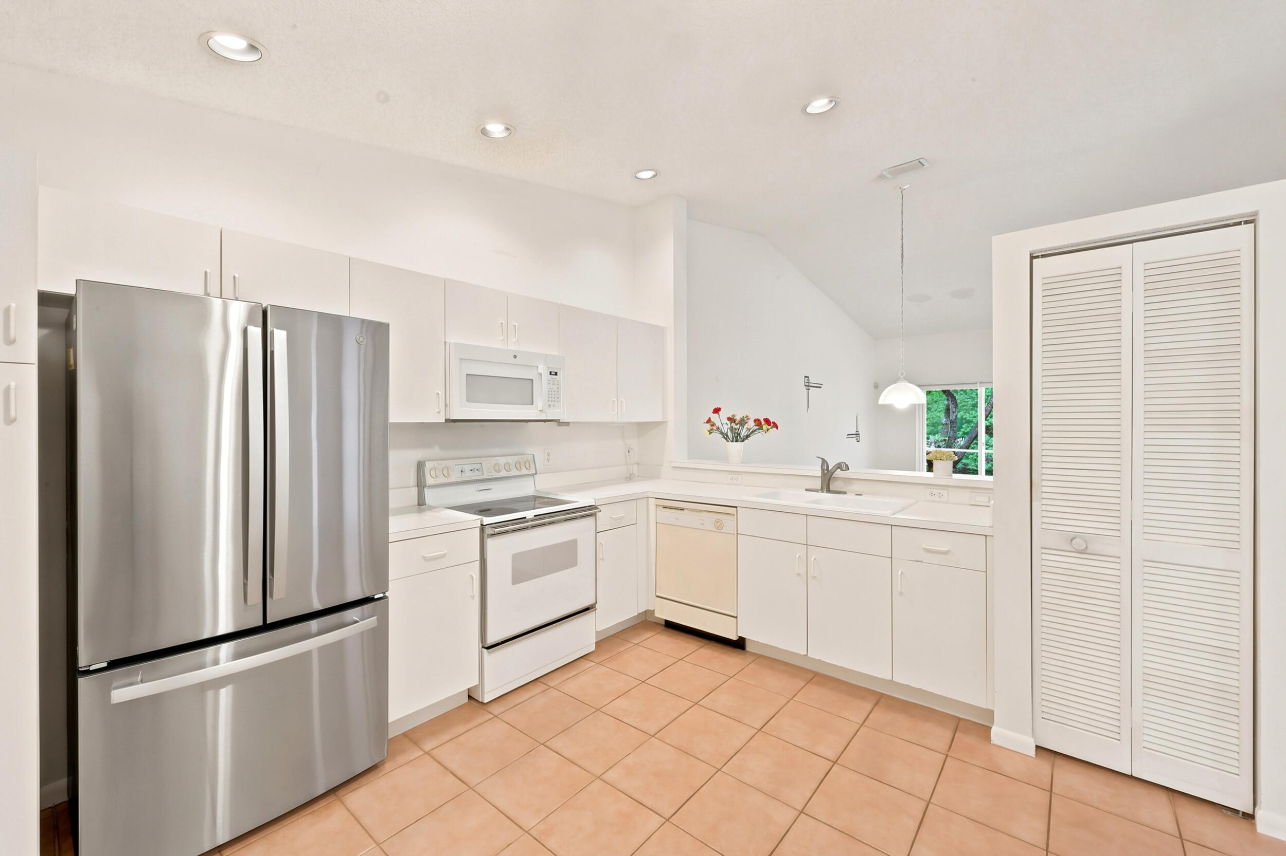 10432 Lake Vista Circle Boca Raton, FL 33498 - Photo 19 of 40 22_10432_lake_vista_cir_boca_raton_fl_33