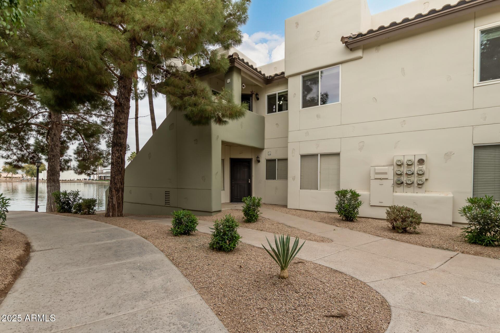 1825 West Ray Road, Unit 2116 Chandler, AZ 85224 - Photo 2 of 44 a front view of a house with a yard