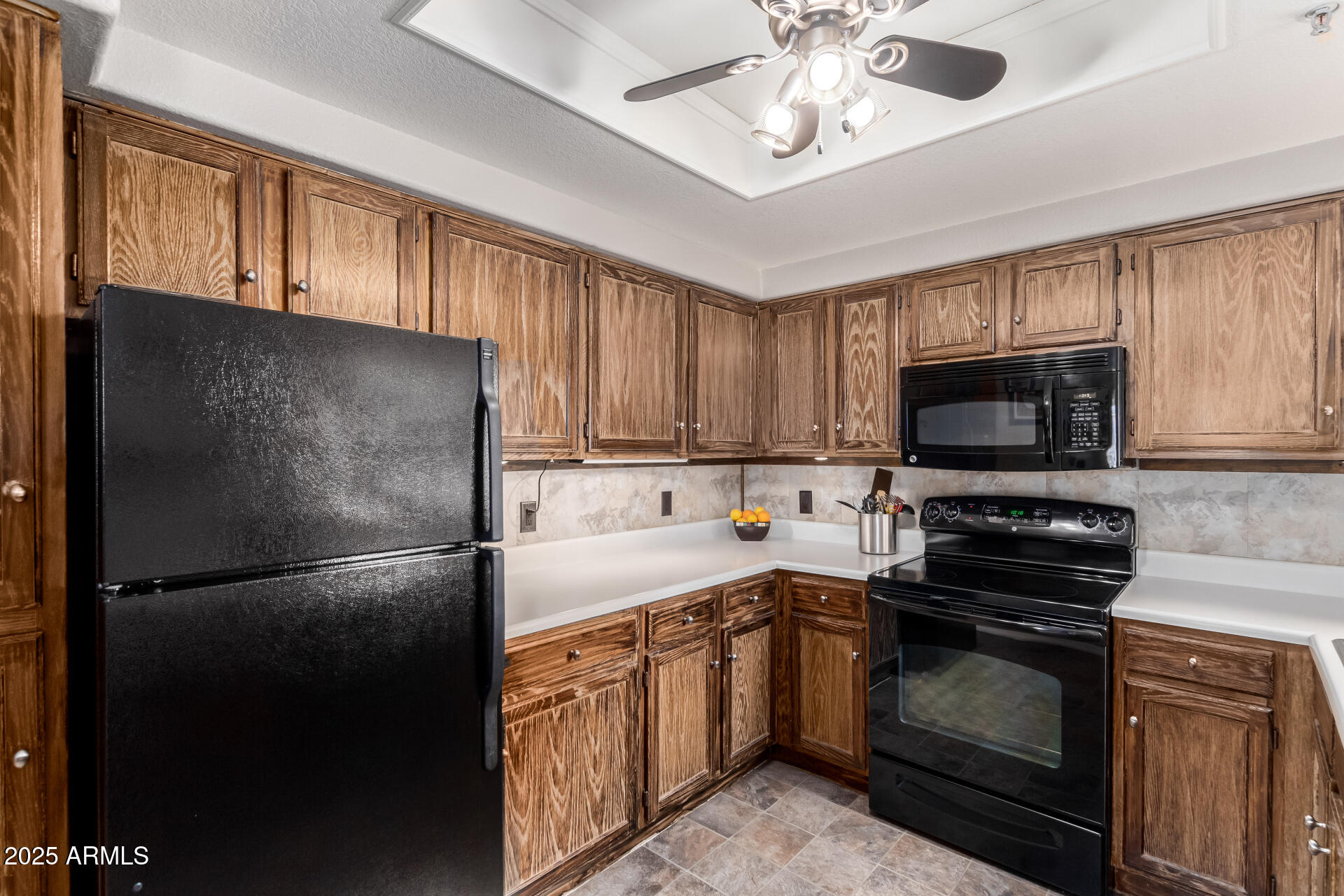 1825 West Ray Road, Unit 2116 Chandler, AZ 85224 - Photo 9 of 44 a kitchen with a refrigerator stove and microwave