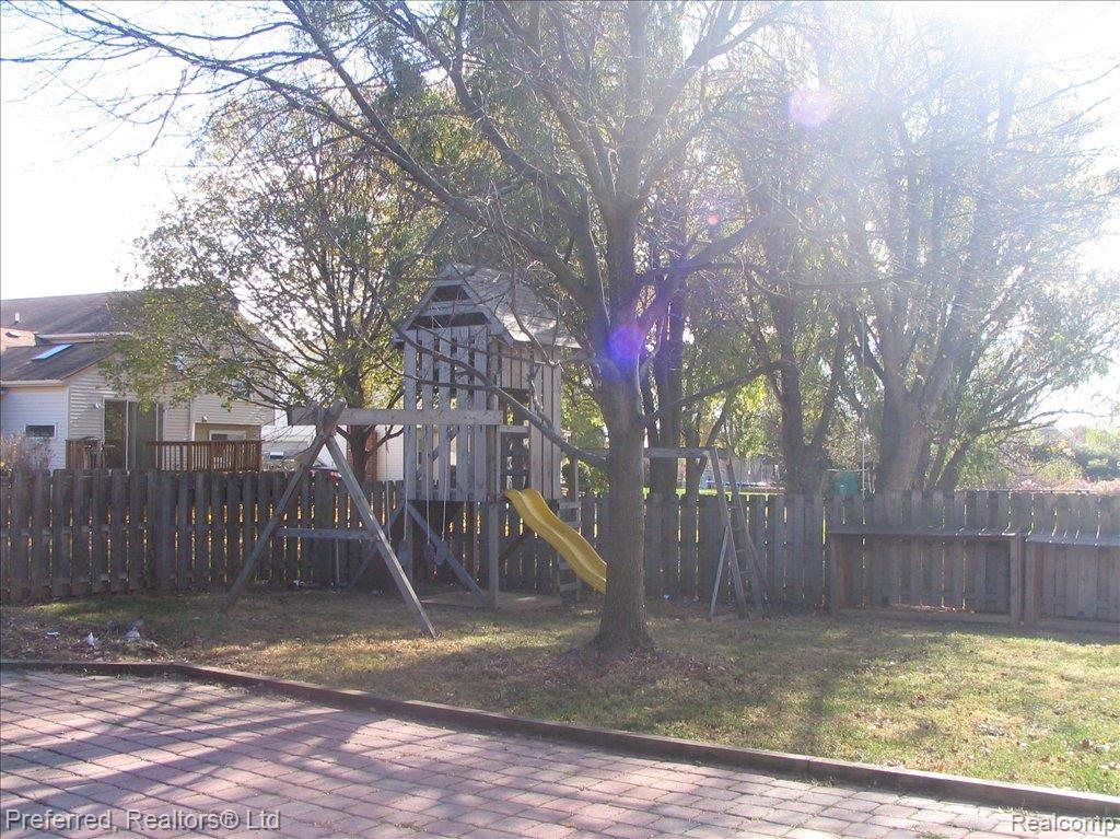 24468 Jamestowne Road Novi, MI 48375 - Photo 11 of 13 Rear Yard