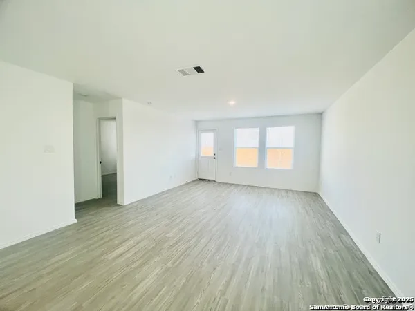 $1,650 | 9268 James Bowie, Seguin, TX 78155