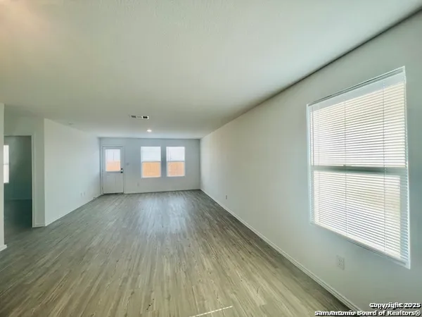 $1,650 | 9268 James Bowie, Seguin, TX 78155