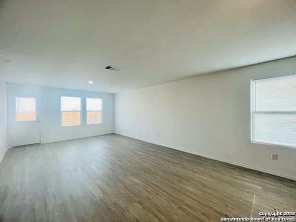 $1,650 | 9268 James Bowie, Seguin, TX 78155