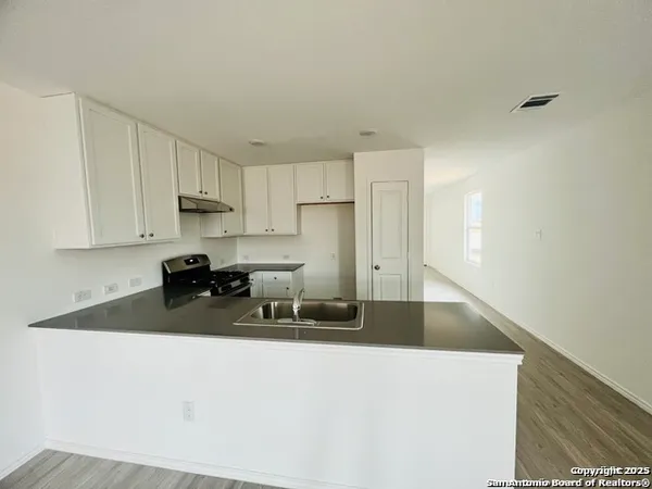 $1,650 | 9268 James Bowie, Seguin, TX 78155