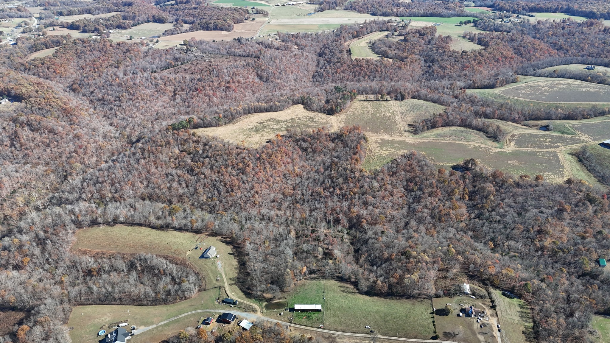 1911 Smalling Road Lafayette, TN 37083 - Photo 3 of 60 a bathroom with a toilet and a sink
