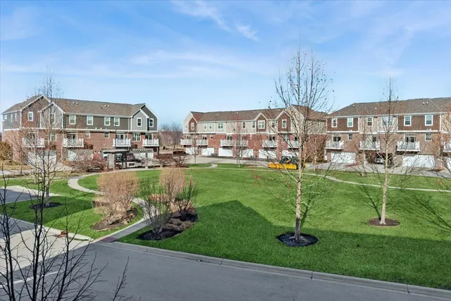 $2,775 | 2942 Madison Drive, Naperville, IL 60564