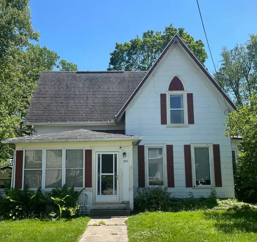 $129,900 | 202-204 West Green Street, Fox Lake, WI 53933