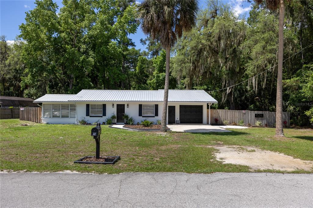 113 Browns Road San Mateo, FL 32187 - Photo 2 of 36 a front view of a house with garden