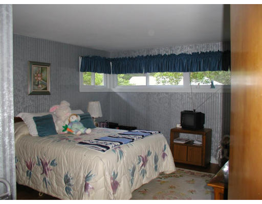16 Gardner Road Easton, MA 02356 - Photo 5 of 8 Gallery Image 5
