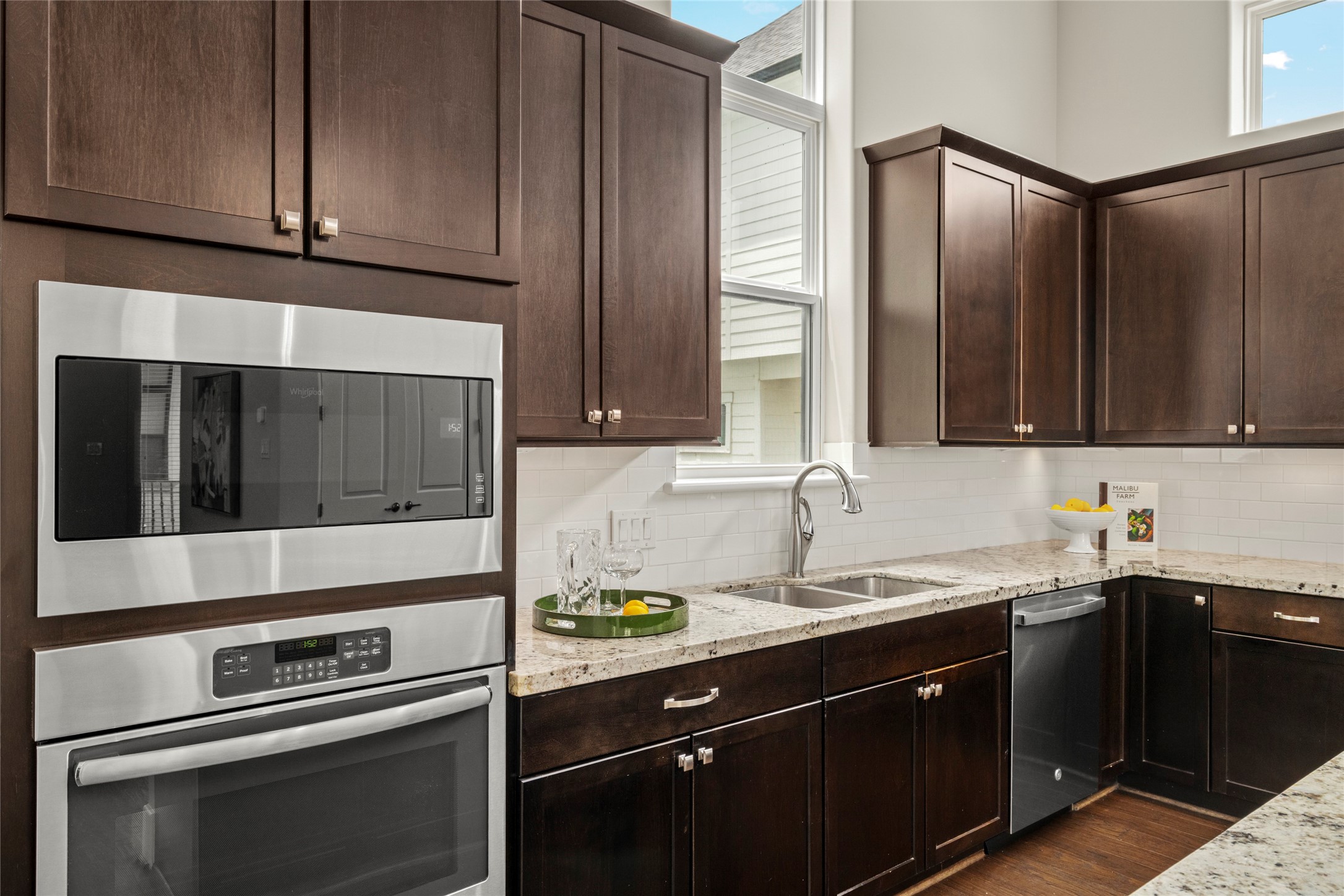 5646 Larkin Street Houston, TX 77007 - Photo 5 of 29 Thoughtfully placed windows above the cabinetry bring in an added layer of natural light.