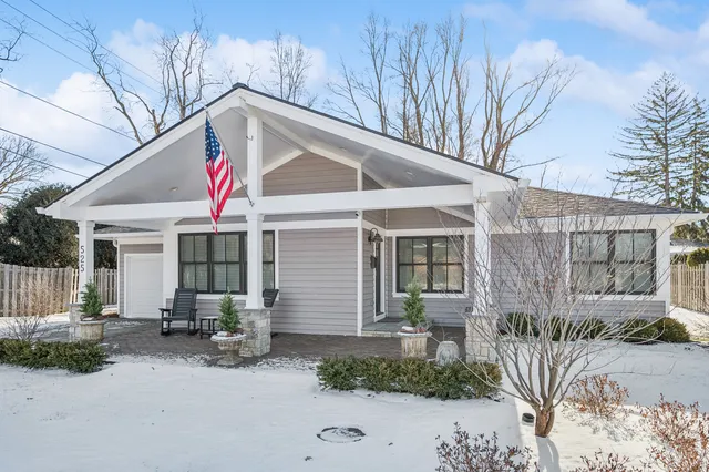 $5,500 | 525 West Deerpath Road, Lake Forest, IL 60045