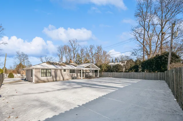 $5,500 | 525 West Deerpath Road, Lake Forest, IL 60045