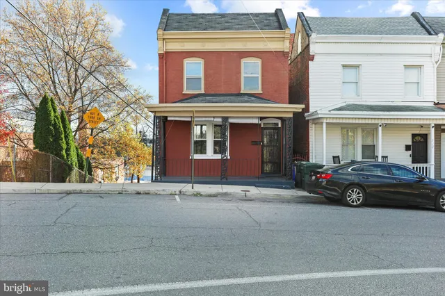 a car parked in front of a building