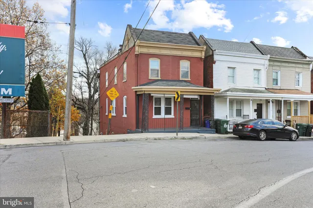 a car parked in front of a building