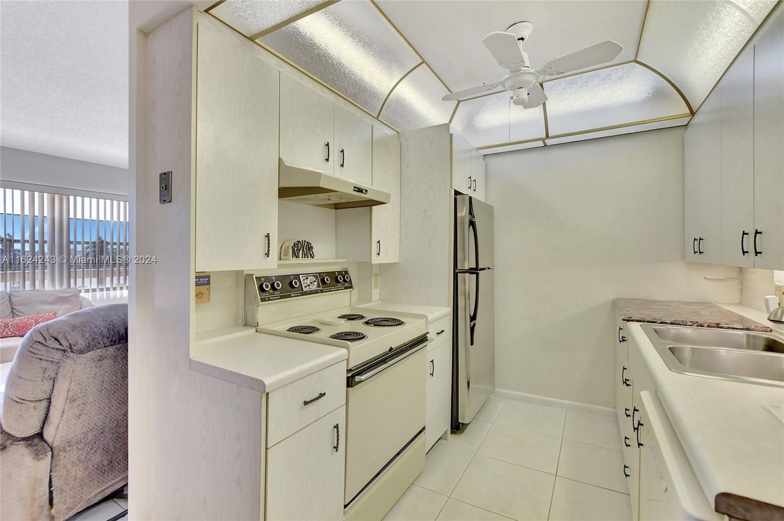 4048 Cornwall C, Unit 4048 Boca Raton, FL 33434 - Photo 8 of 57