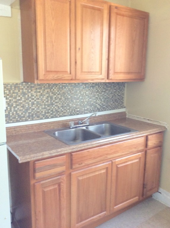 39-41 Eastern Avenue Springfield, MA 01109 - Photo 4 of 29 Gallery Image 4