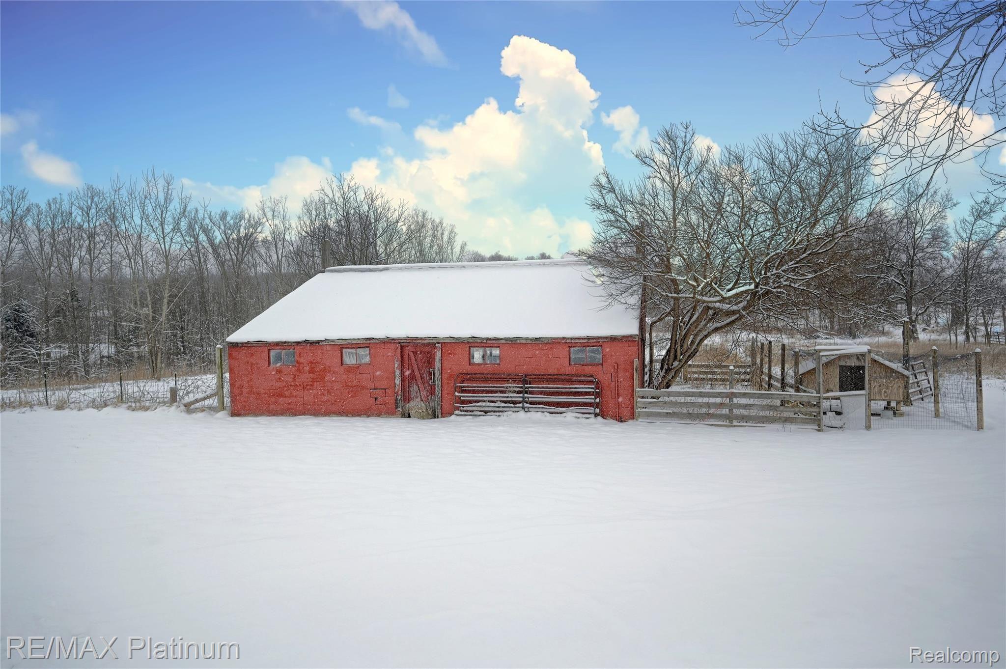 12112 East Lovejoy Road Byron, MI 48418 - Photo 43 of 52 43-Barn.jpg