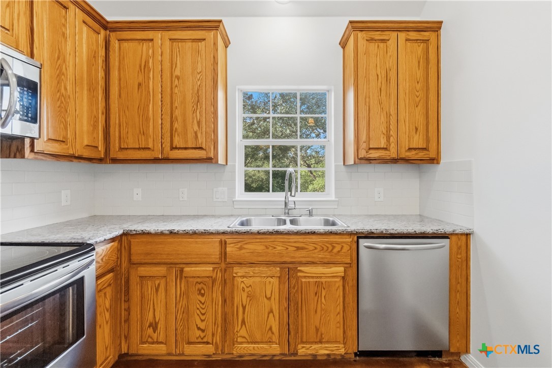205 Homestead Road Kyle, TX 78640 - Photo 16 of 30 Kitchen