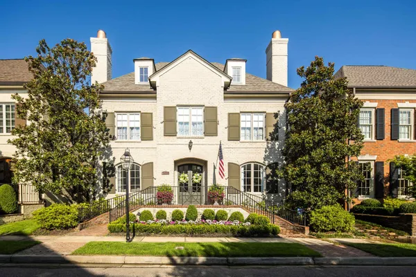 $899,900 | 1911 Hazelton Drive, Germantown, TN 38138