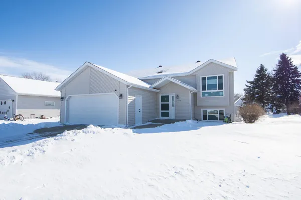 $370,000 | 2606 33rd Avenue South, Fargo, ND 58104