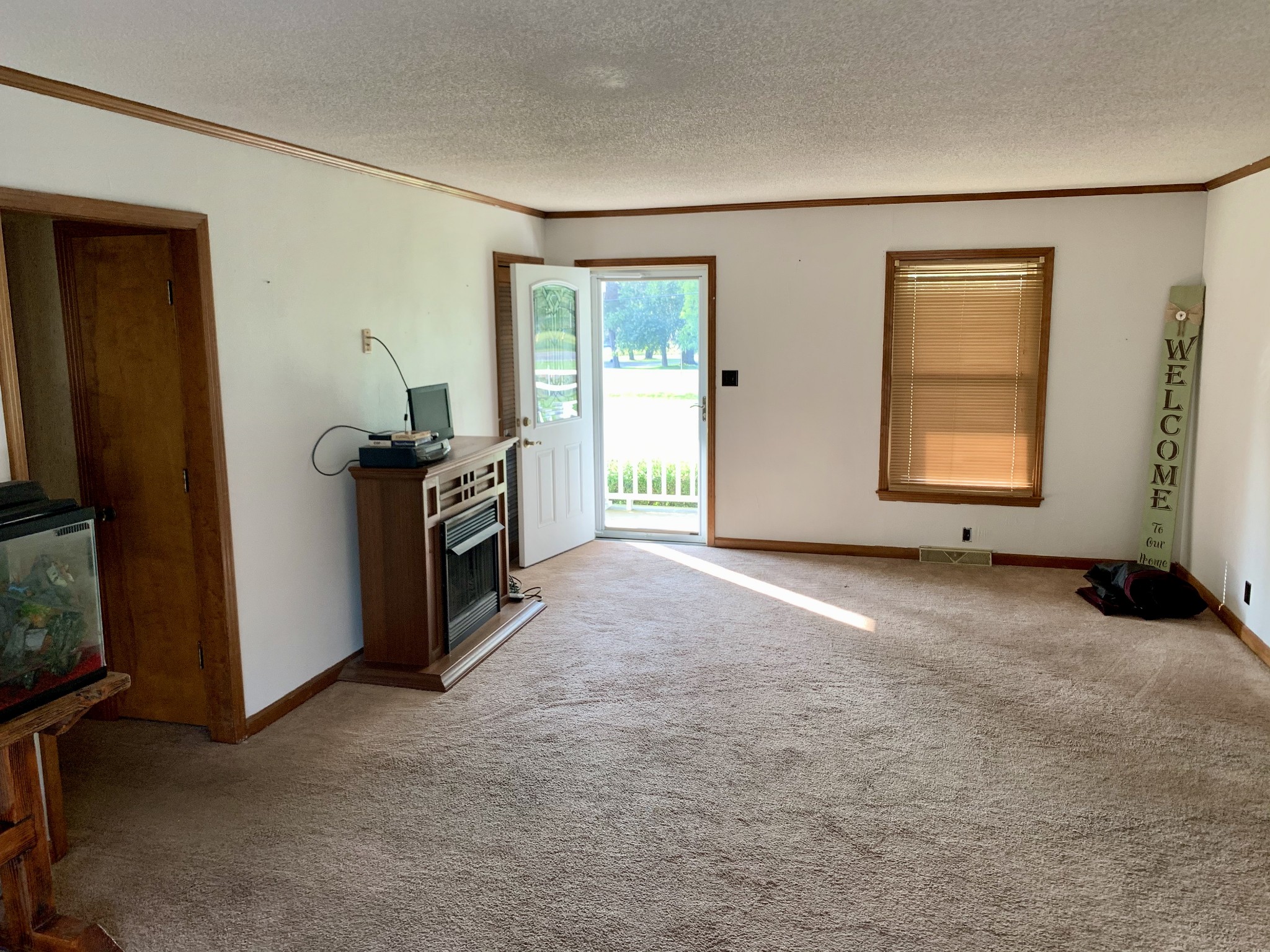 30 Philadelphia Road Lebanon, TN 37087 - Photo 9 of 27 an empty room with windows and closet