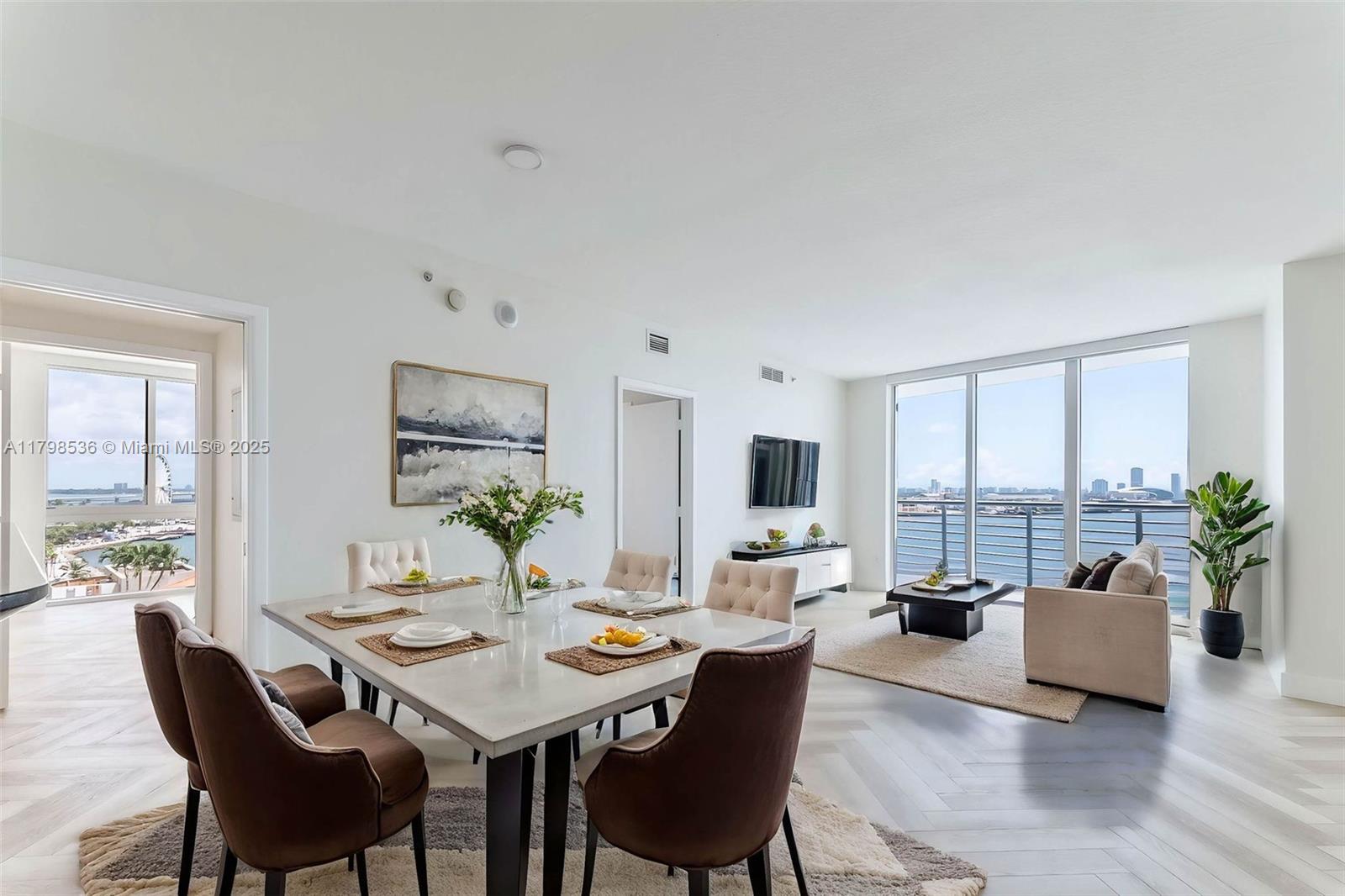 335 South Biscayne Boulevard, Unit 1012 Miami, FL 33131 - Photo 1 of 13