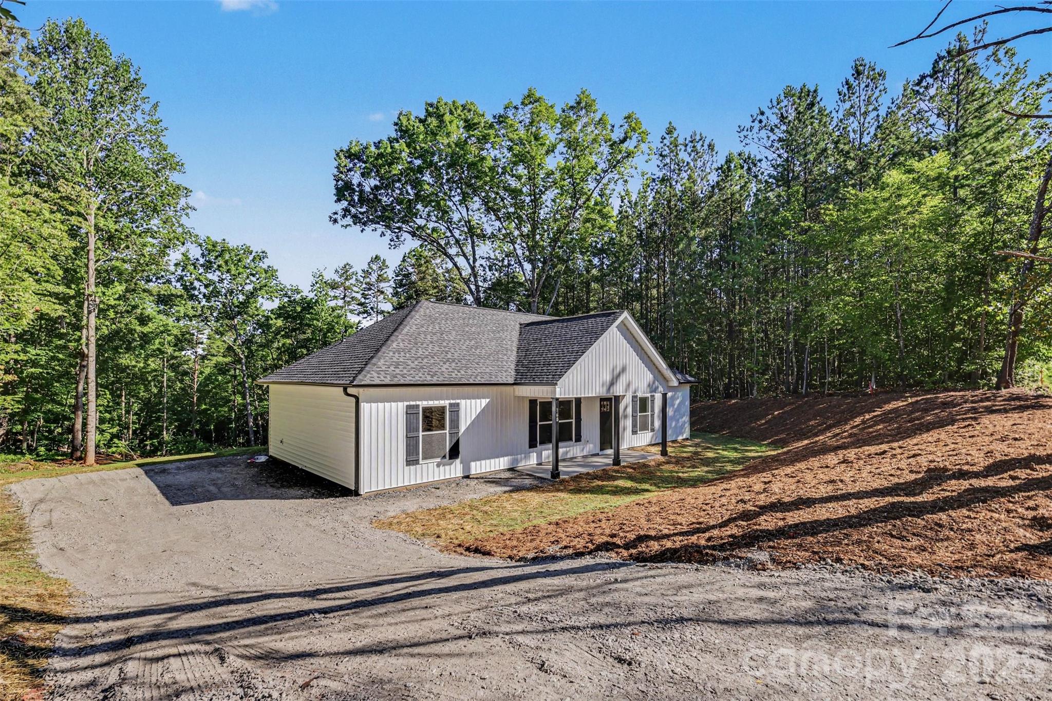 160 Parris Road Blacksburg, SC 29702 - Photo 3 of 26