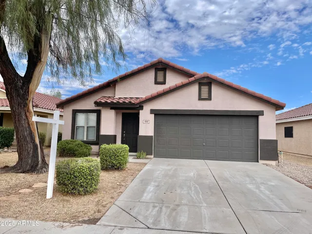 $2,400 | 1002 East Arabian Drive, Gilbert, AZ 85296
