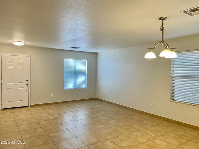 $2,400 | 1002 East Arabian Drive, Gilbert, AZ 85296