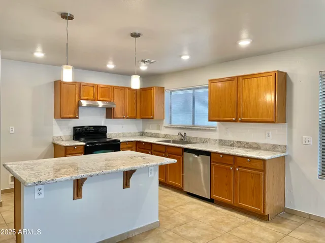 $2,400 | 1002 East Arabian Drive, Gilbert, AZ 85296