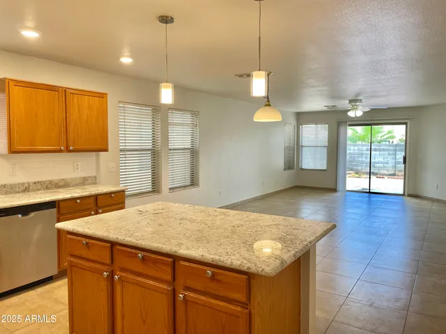 $2,400 | 1002 East Arabian Drive, Gilbert, AZ 85296
