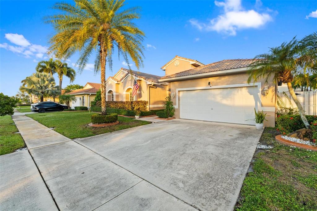 343 Southwest 187th Terrace Pembroke Pines, FL 33029 - Photo 4 of 48
